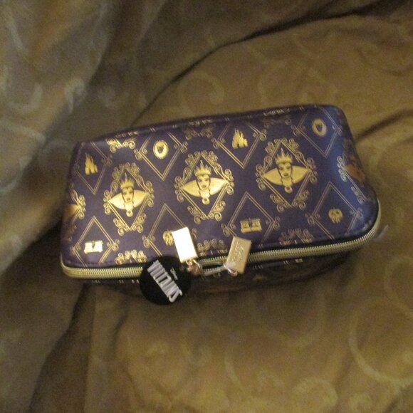 BATH AND BODY WORKS DISNEY VILLAINS EVIL QUEEN COSMETIC BAG NEW - Picture 1 of 2
